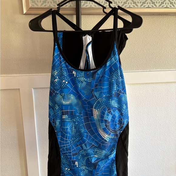 Plus Size 2X Blue Geometric Swim Tank & Capri Set Lined Swim Leggings - Picture 2 of 9